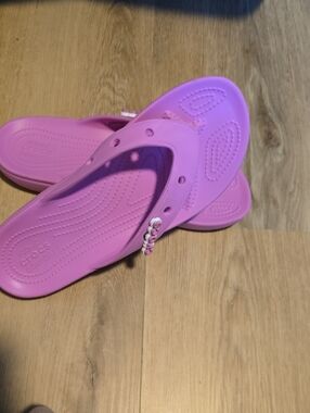 CROCS Women’s Bright Pink Flip Sandals